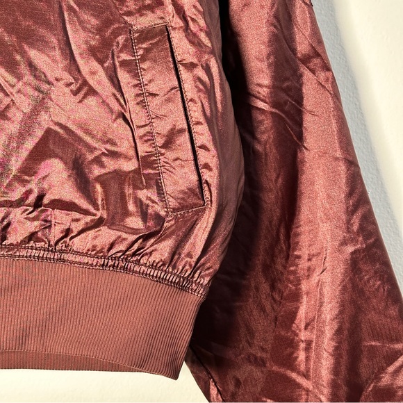 NWT Alo Yoga RIPSTOP CROPPED COSMO ZIP UP HOODIE in cherry cola - Picture 10 of 11